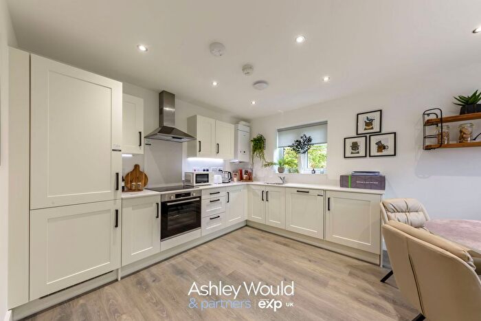 4 Bedroom Detached House For Sale In Sheldon Drive, Birmingham, B31