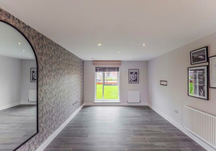 2 Bedroom Apartment To Rent In Platinum House :: Miles Platting, M40