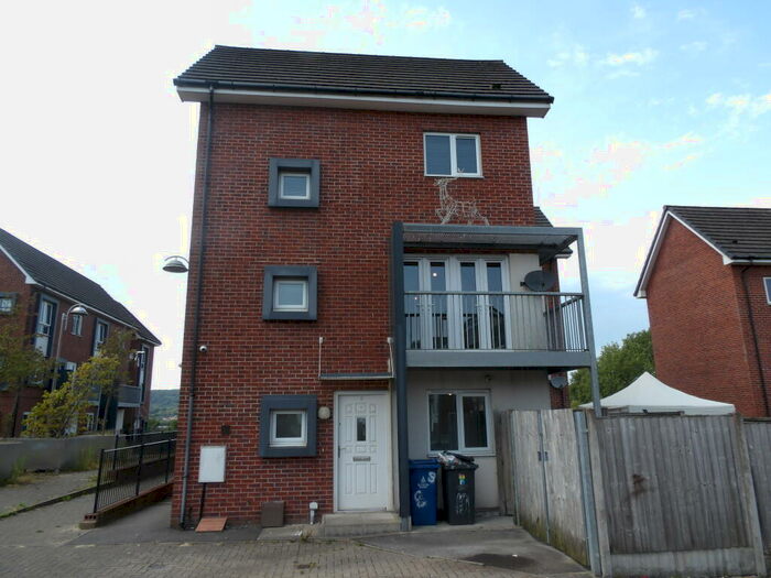 4 Bedroom House To Rent In Warwick Close, BB2
