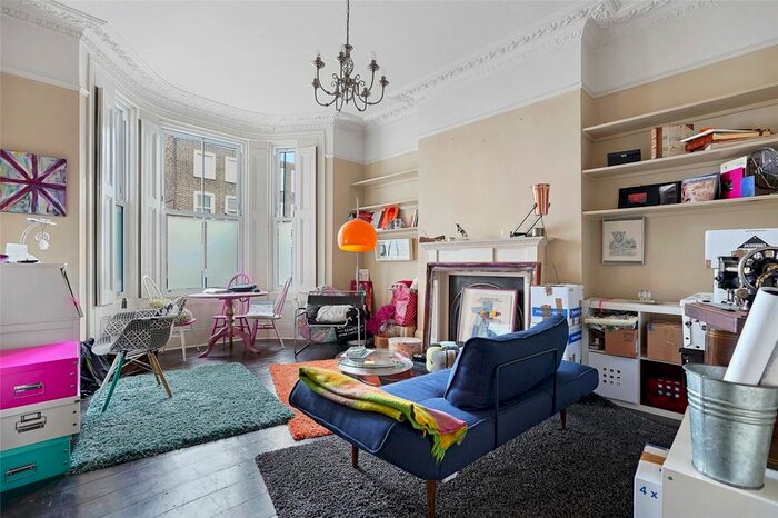 1 Bedroom Flat To Rent In Askew Road, Shepherds Bush, London, W12