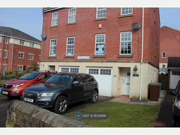 3 Bedroom Semi-Detached House To Rent In Langdale Mews, Bury, BL9