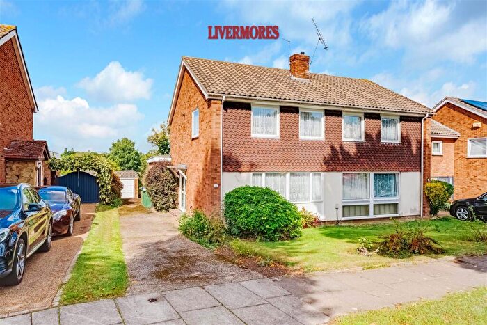 3 Bedroom Semi-Detached House For Sale In Claremont Crescent, Crayford, Dartford, DA1