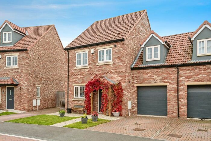 5 Bedroom Link Detached House For Sale In Wharf Crescent, Thorne, Doncaster, DN8