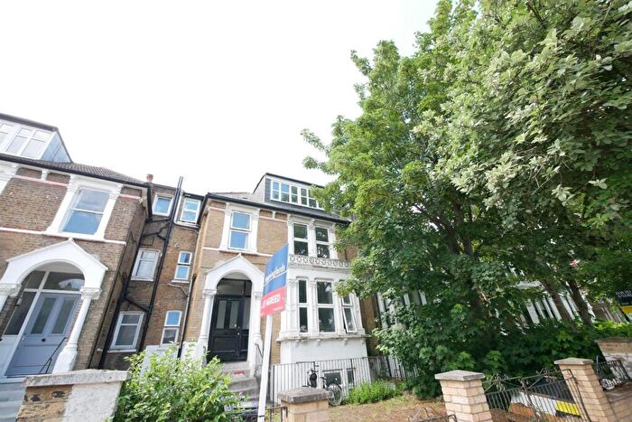 3 Bedroom Apartment To Rent In Queens Drive, Finsbury Park, N4