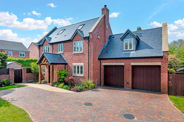 4 Bedroom Detached House For Sale In Redbank Mews, Raunds, Northamptonshire, NN9