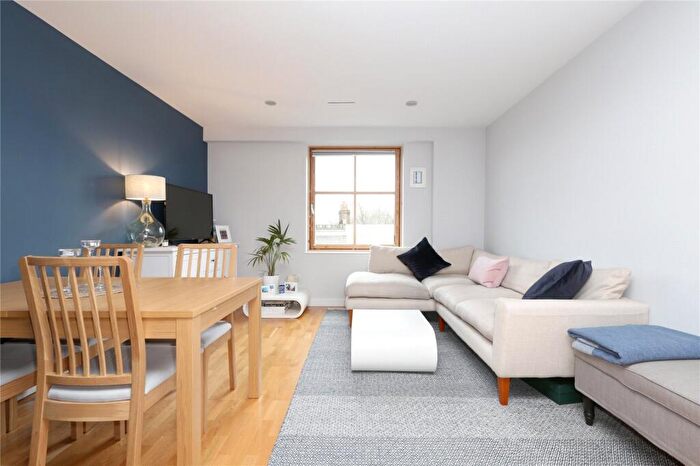 1 Bedroom Apartment To Rent In Highbury Gardens, Holloway Road, London, N7