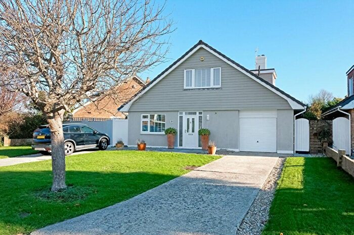 4 Bedroom Detached House For Sale In Regis Avenue, Aldwick Bay Estate, Aldwick, West Sussex, PO21