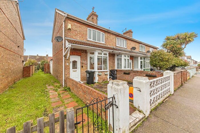 2 Bedroom End Terrace House For Sale In Carrs Road, Clacton-On-Sea, CO15