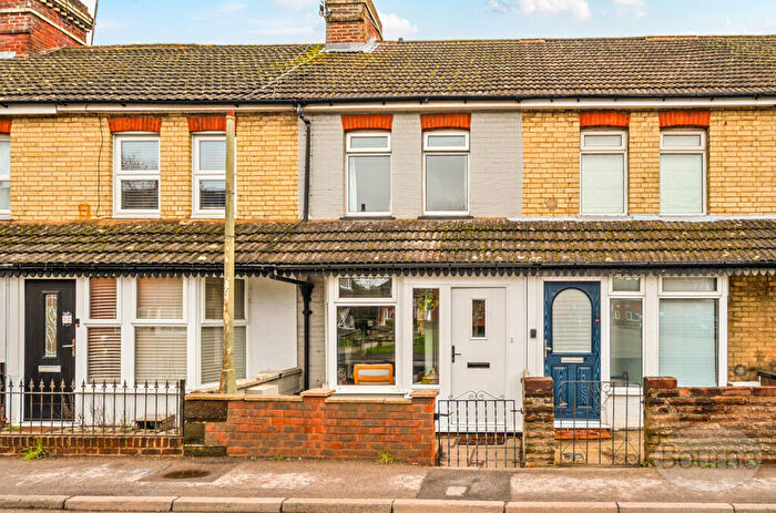 3 Bedroom Terraced House For Sale In Wrecclesham Road, Farnham, Surrey, GU9