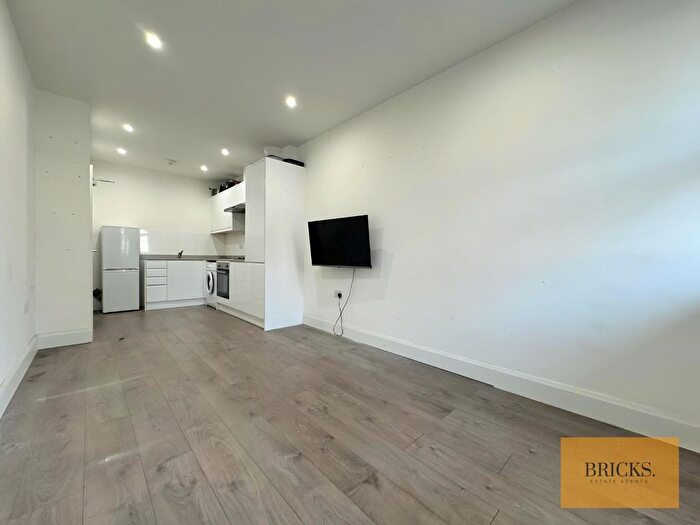 1 Bedroom Flat To Rent In Key Point, High Street, Potters Bar, EN6