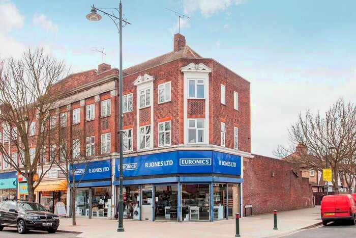 2 Bedroom Flat To Rent In High Street, Whitton, Twickenham ., TW2