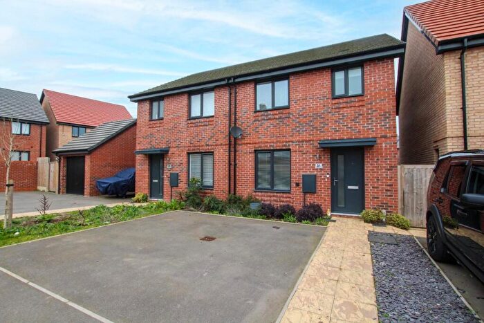 3 Bedroom Semi Detached House For Sale In Somerville Drive, Leighton Buzzard, LU7