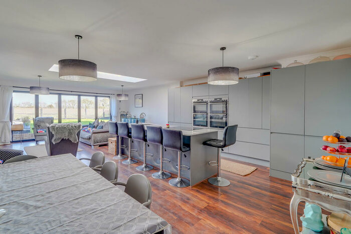 4 Bedroom Detached Bungalow For Sale In High Street, Tadlow, SG8
