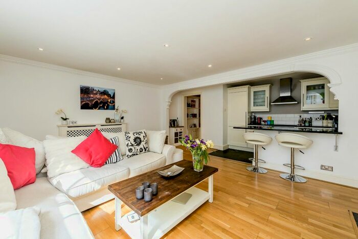 2 Bedroom Flat To Rent In Palace Gardens Terrace, London, W8