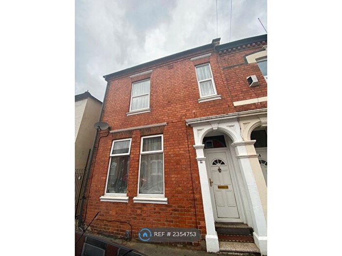 4 Bedroom Semi-Detached House To Rent In Abbey Road, Northampton, NN4
