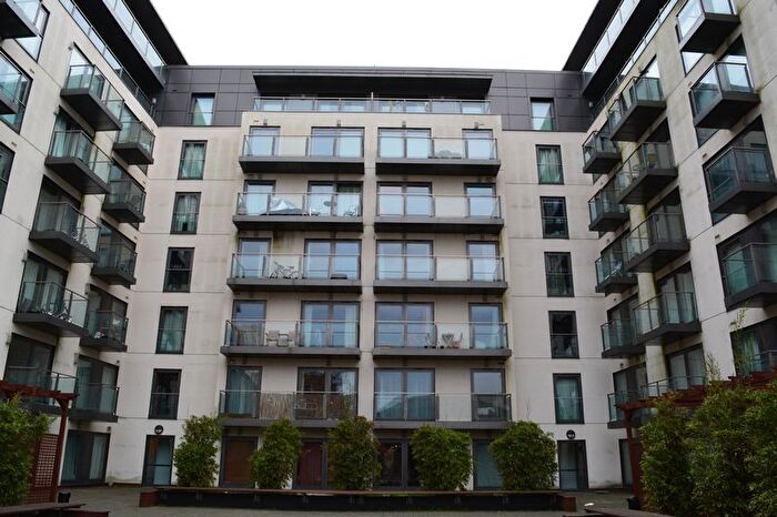 2 Bedroom Flat To Rent In High Street, Slough, SL1