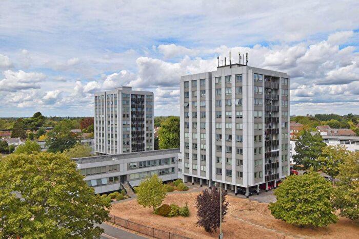 2 Bedroom Apartment For Sale In Wellington Close, Walton-on-Thames, KT12