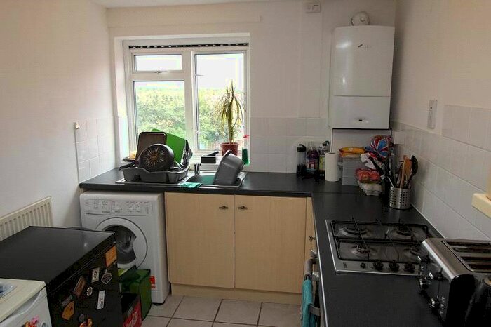 1 Bedroom Flat To Rent In Avelon Road, Rainham, Essex, RM13