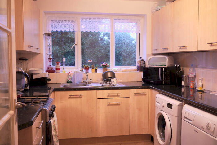 2 Bedroom Flat To Rent In Roseholme, Maidstone, ME16