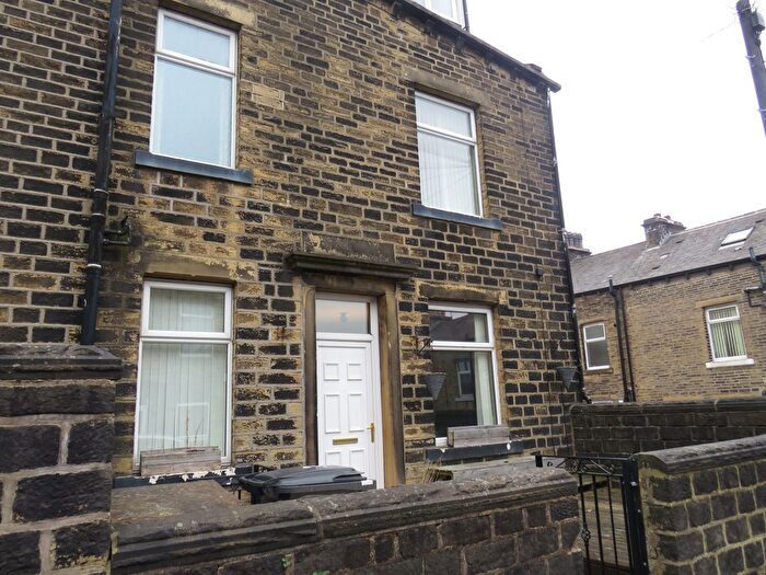 2 Bedroom Property To Rent In Annie Street, Sowerby Bridge, HX6