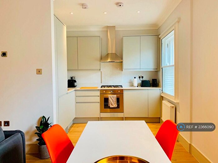 2 Bedroom Flat To Rent In Cambridge Avenue, London, NW6