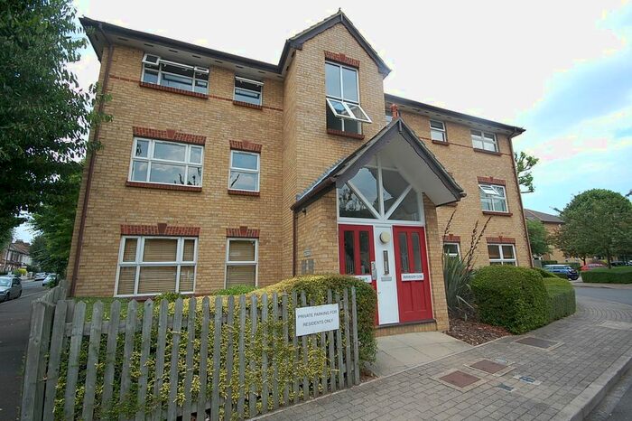 1 Bedroom Flat To Rent In Monmouth Close, Chiswick, W4
