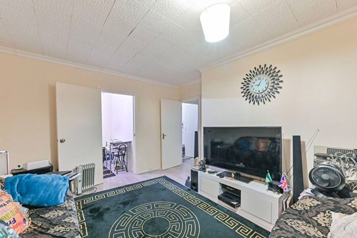 3 Bedroom Flat For Sale In Flaxman Road, Camberwell, London, SE5