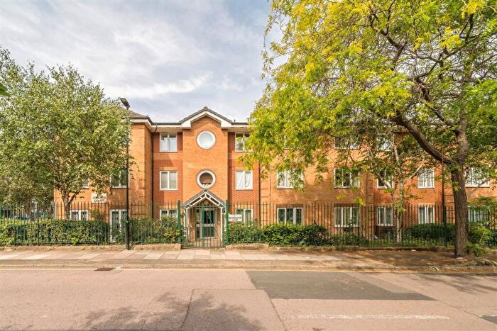 1 Bedroom Flat For Sale In Bramhope Lane, Charlton, SE7