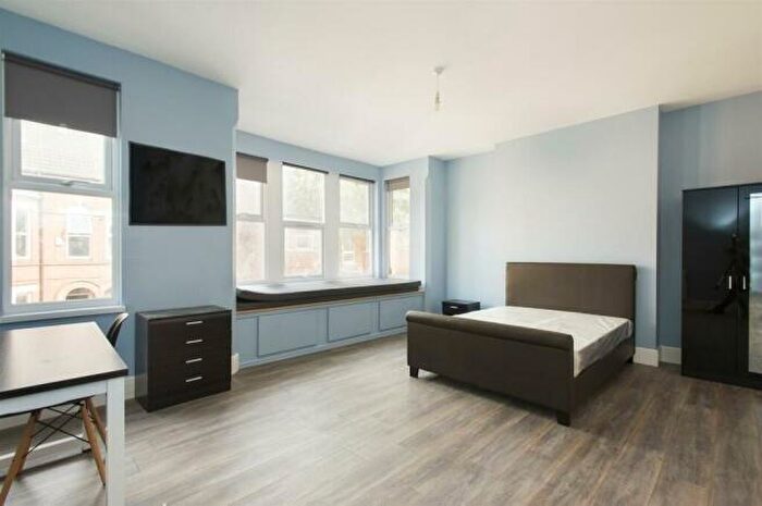 6 Bedroom Semi Detached House To Rent In Derby Grove, Nottingham, Nottinghamshire, NG7