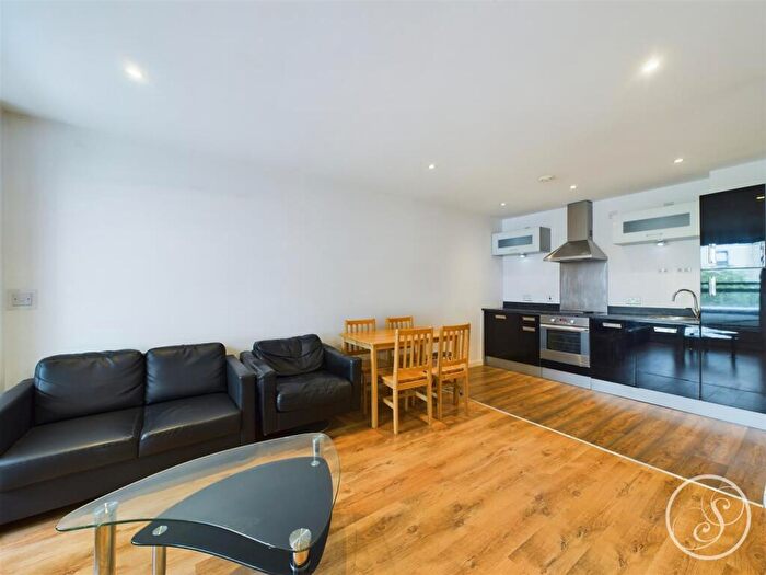 2 Bedroom Apartment To Rent In Gateway East, Marsh Lane, Leeds, LS9