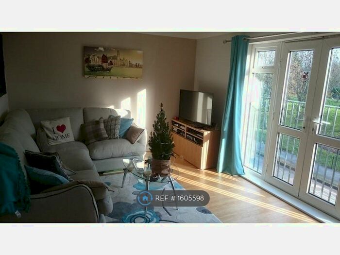 2 Bedroom Flat To Rent In Riddell Court, London, SE5