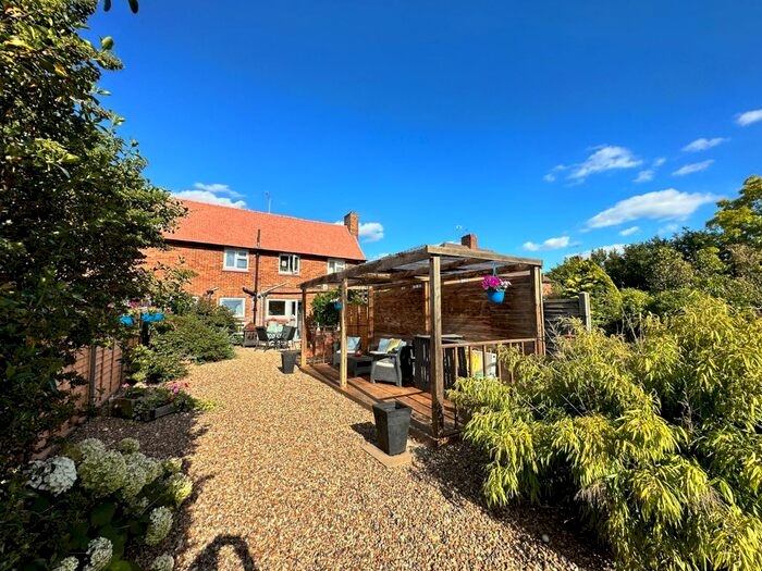 2 Bedroom Maisonette For Sale In Meadow Way, Dorney Reach, Maidenhead, SL6