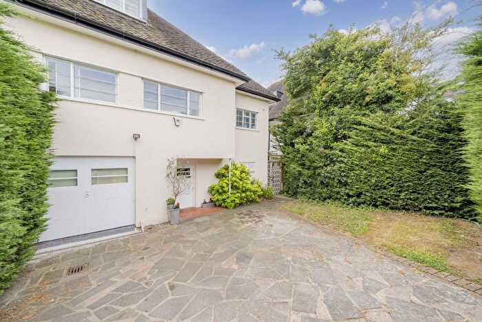 6 Bedroom Property To Rent In Vivian Way, London, N2