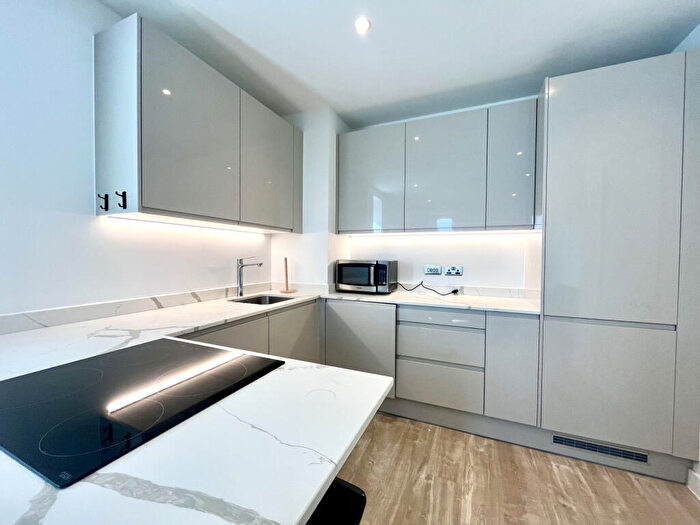 2 Bedroom Apartment To Rent In Queen Street, Salford, M3