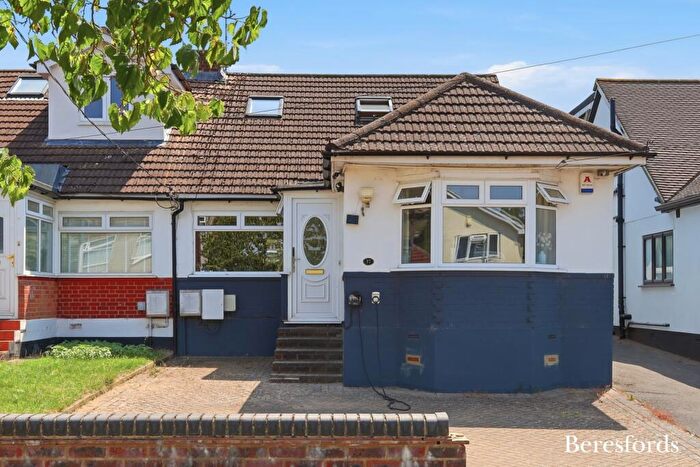 3 Bedroom Bungalow For Sale In Byron Road, Hutton, CM13