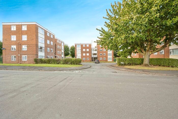 2 Bedroom Maisonette For Sale In Hawthorn Grove, Conisbrough, Doncaster, DN12