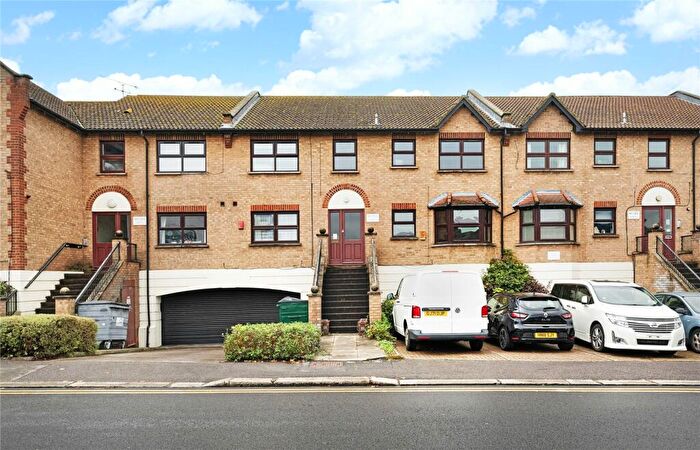 2 Bedroom Flat To Rent In Coppermill Lane, Walthamstow, London, E17