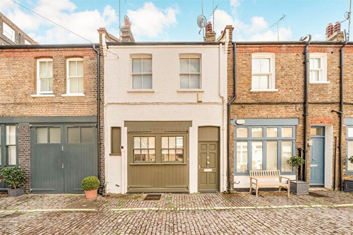 1 Bedroom Terraced House To Rent In Montagu Mews South, Marylebone, W1H