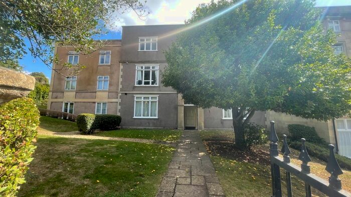 2 Bedroom Flat To Rent In Crosby Hall, Weston Super Mare, BS23
