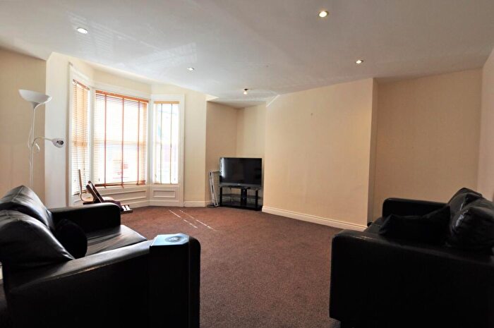 6 Bedroom Maisonette To Rent In Holmwood Grove, Jesmond, Newcastle Upon Tyne, NE2