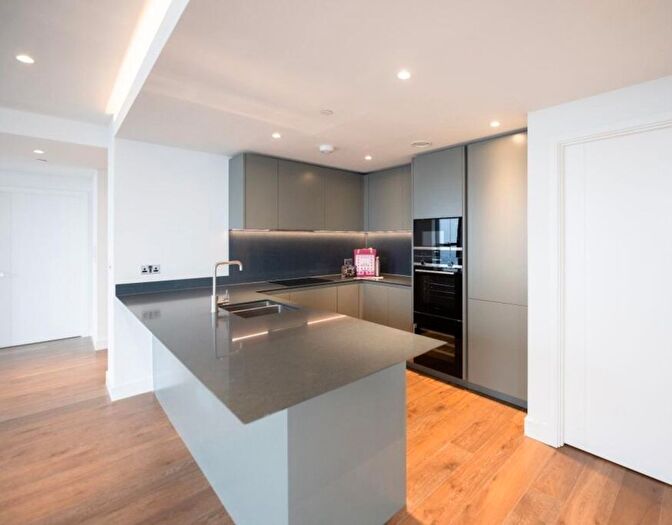 3 Bedroom Flat To Rent In Harcourt Tower, Marsh Wall, Canary Wharf, E14