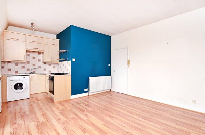 1 Bedroom Flat To Rent In Potters Road, New Barnet, Barnet, EN5