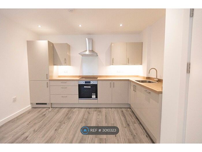 2 Bedroom Flat To Rent In The Headlands, Penryn, TR10