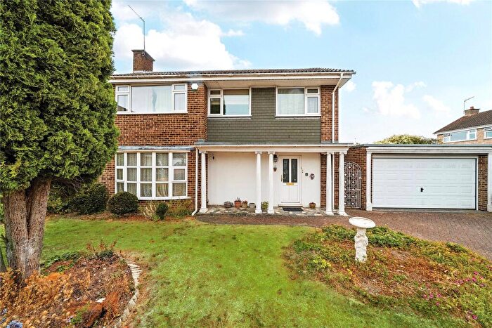 4 Bedroom Detached House For Sale In Saphora Close, Orpington, BR6