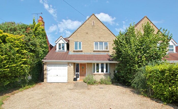 4 Bedroom Detached House To Rent In Melksham Road, BA14
