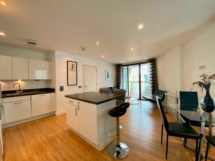 2 Bedroom Flat To Rent In Park Village East, Camden Town, NW1