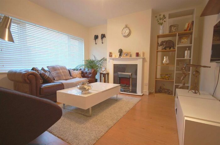2 Bedroom Flat To Rent In Northdown Close, Ruislip Manor, Ruislip, HA4