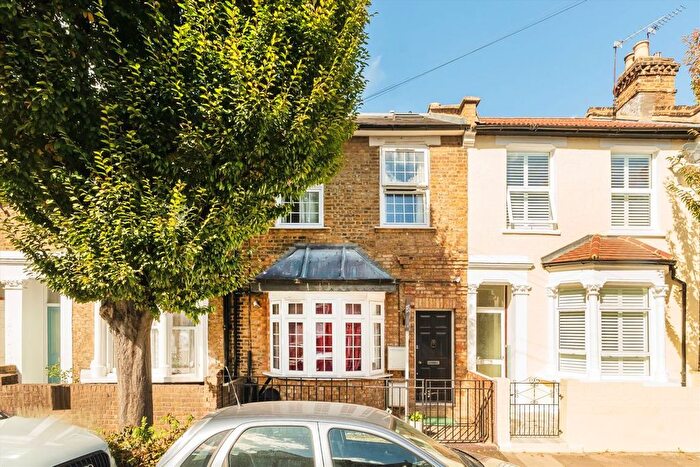 3 Bedroom Flat To Rent In Biscay Road, Hammersmith, W6