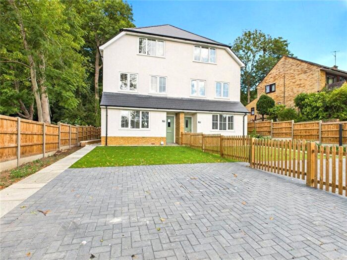 Semi-Detached House To Rent In Brambletye Park Road, Redhill, Surrey, RH1