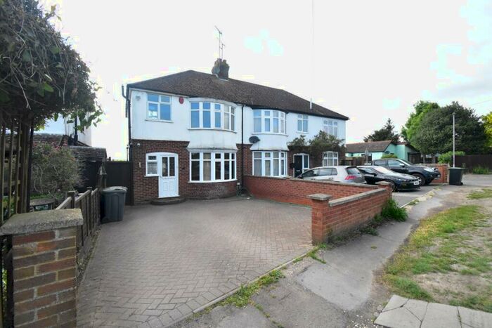 3 Bedroom Semi-Detached House To Rent In Links Way, Luton, Bedfordshire, LU2